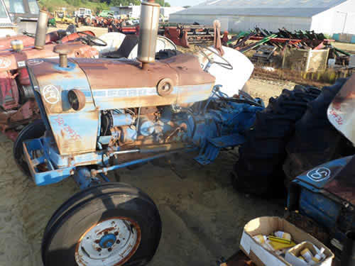 Tractor salvage ford 4000 #3